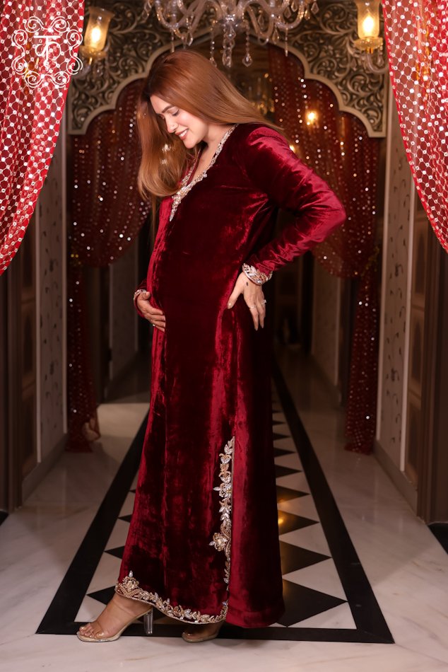 Velvet Hand-Embroidered Straight Dress - Image 5