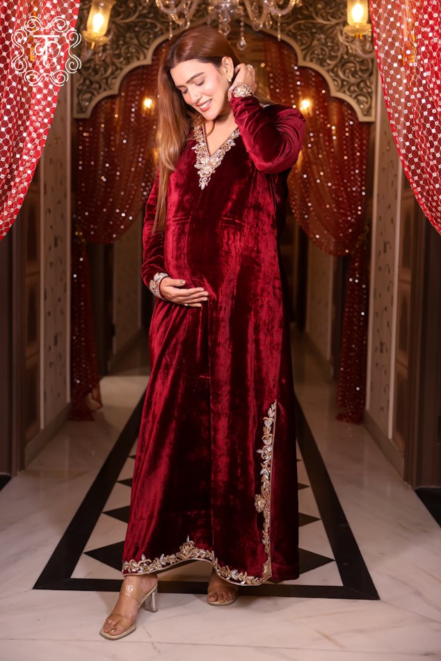 Velvet Hand-Embroidered Straight Dress - Image 6