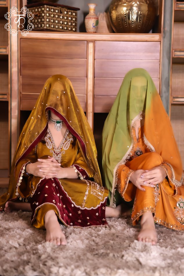 3 Piece Crepe Orange Suit - Organza Dupatta - Image 9