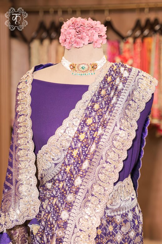 Close-up of the geometric bandhani print patterns and handcrafted hanging thread tassels on the pallu of the Bandhani Georgette Saree.