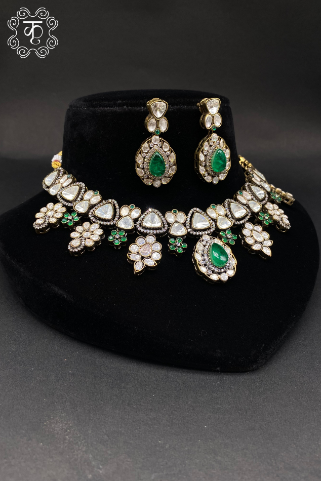 AD Neckpiece with Green Stones - Image 3