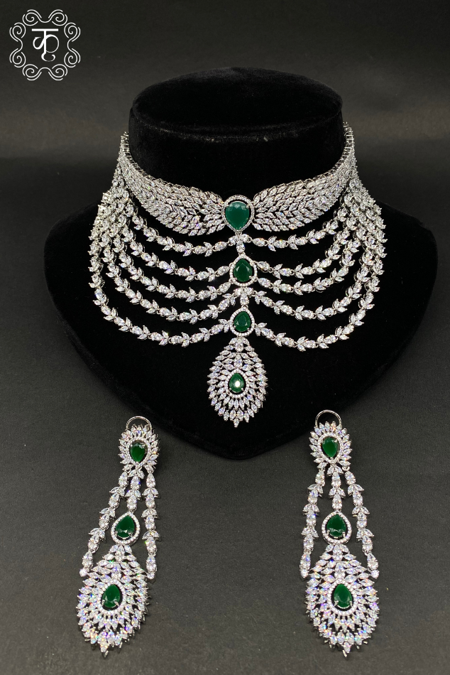 AD Neckpiece with Green Stones - Image 2