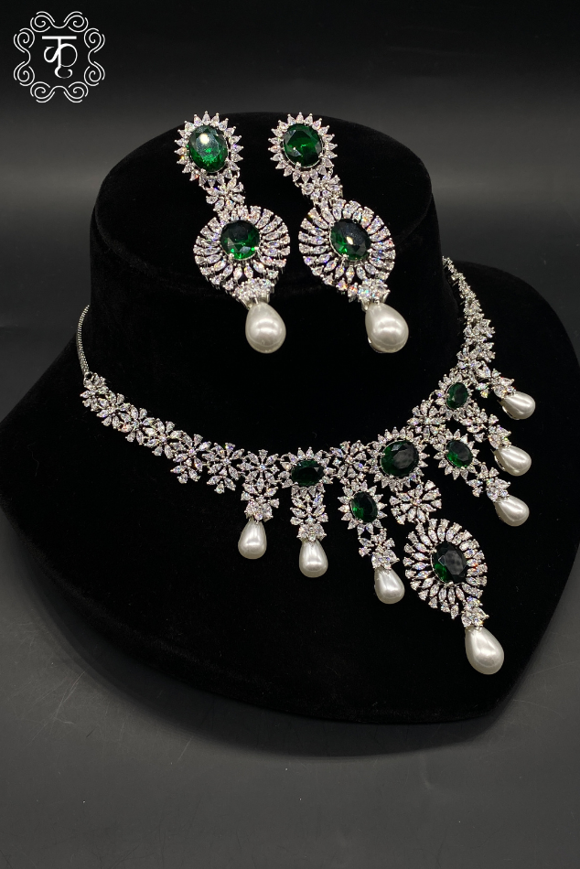 AD Ruby Green with Silver with pearls neckpiece and earrings - Image 3