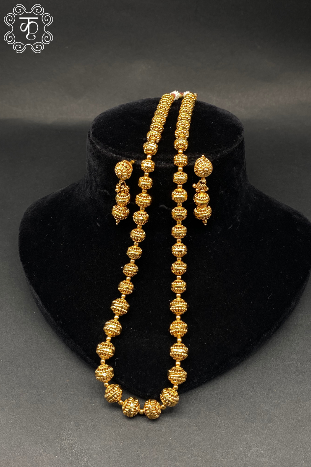 Golden Temple Neckpiece with Earrings - Image 4