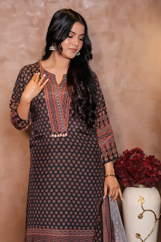 Rasiq Black Stitched Suit Set 2 - Image 4