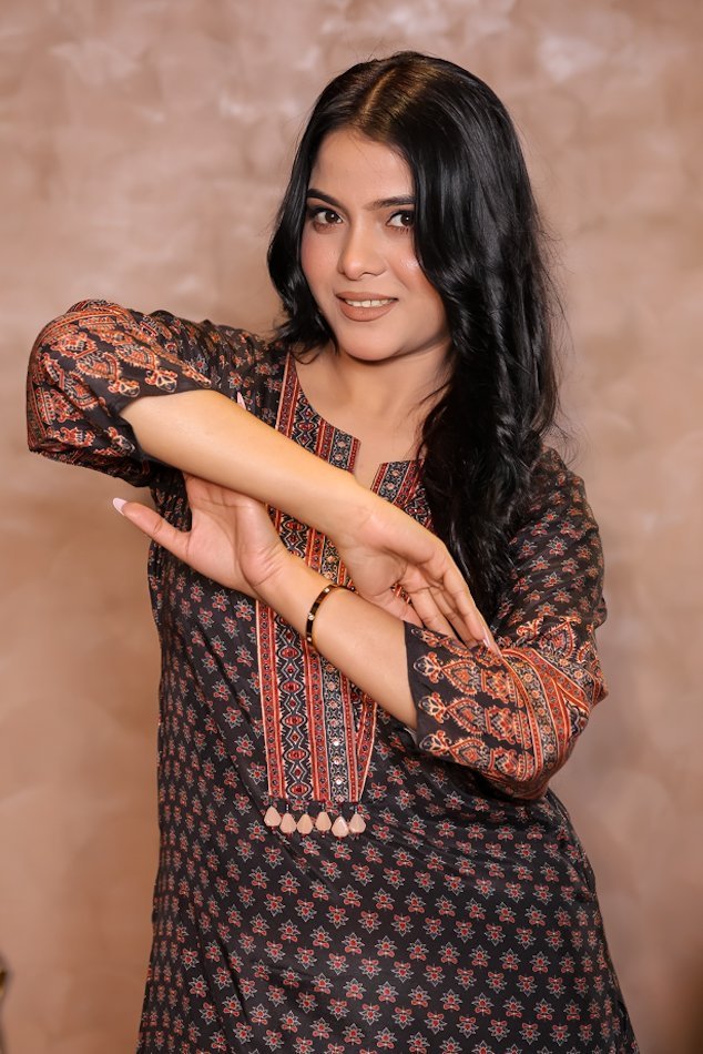 Rasiq Black Stitched Suit Set 2 - Image 7