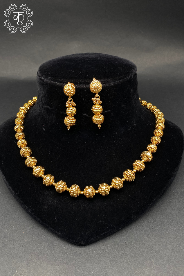 Golden Temple Neckpiece with Earrings - Image 2