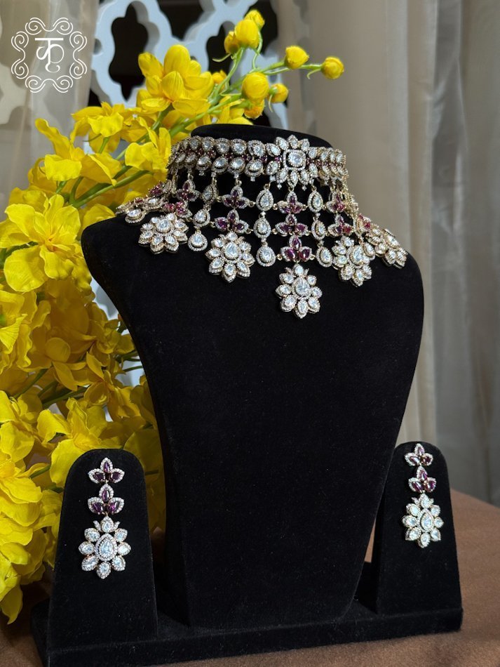 Neckpiece with Earrings – Gold White Red - Image 2