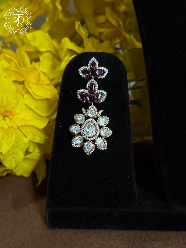 Neckpiece with Earrings – Gold White Red - Image 4