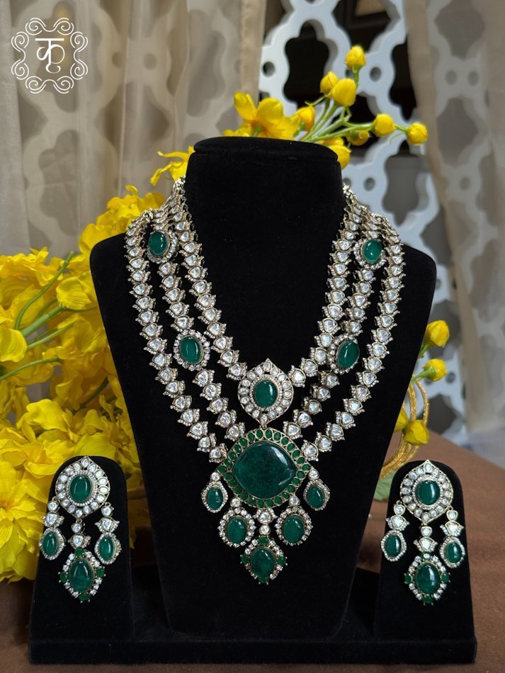 Neckpiece with Earrings – White Bold Green - Image 3