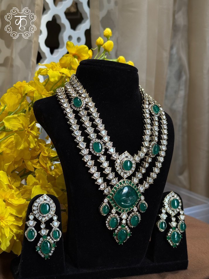 Neckpiece with Earrings – White Bold Green - Image 4