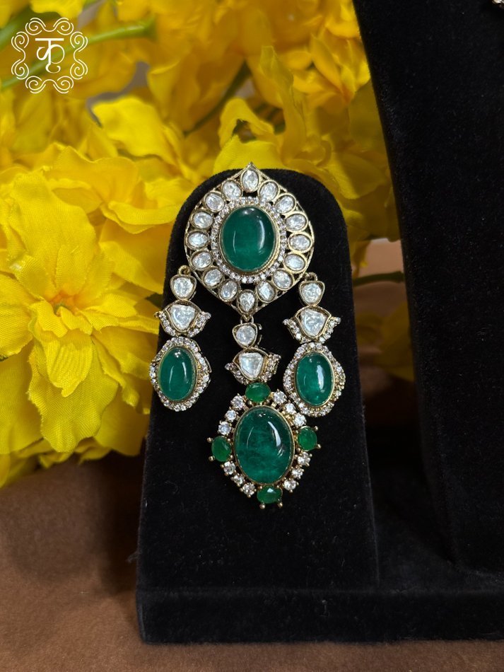 Neckpiece with Earrings – White Bold Green - Image 2