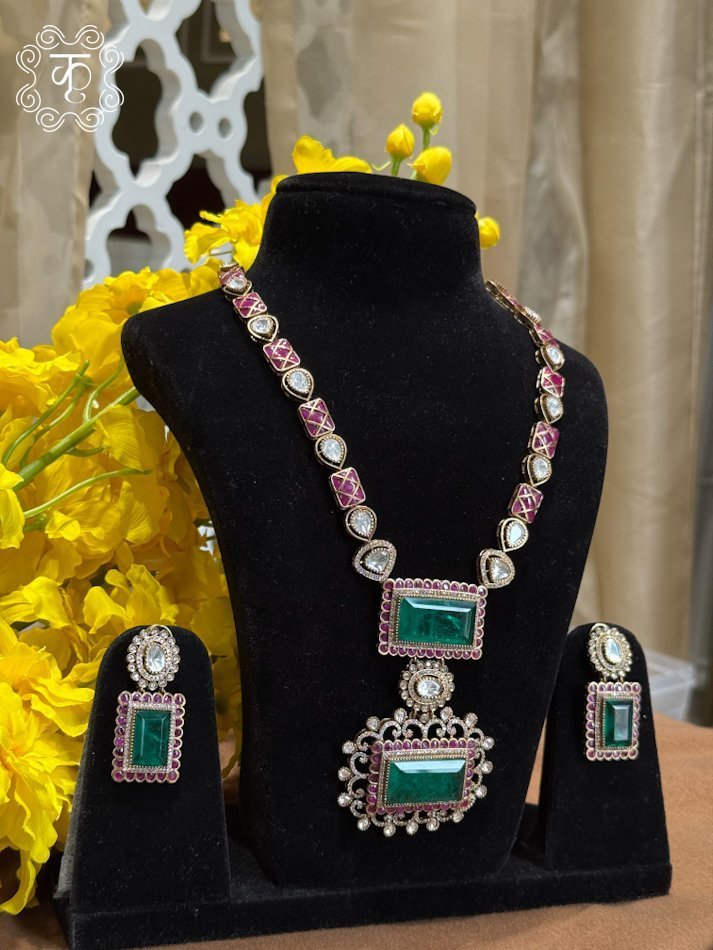 Neckpiece with Earrings – Red Green - Image 2