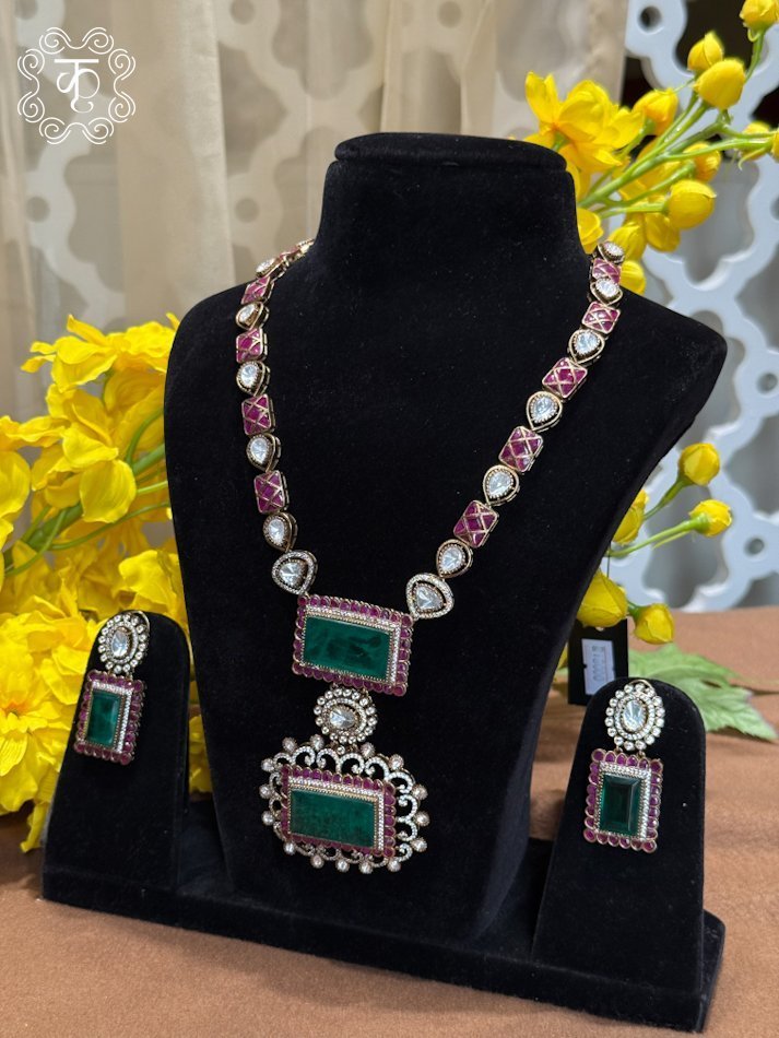 Neckpiece with Earrings – Red Green - Image 3