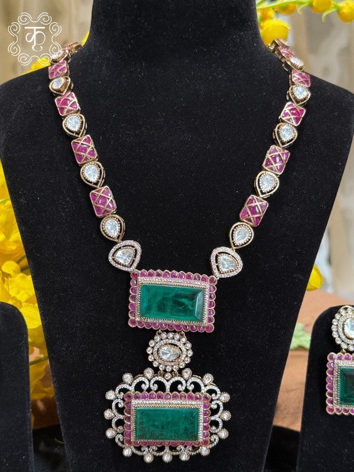 Neckpiece with Earrings – Red Green - Image 4