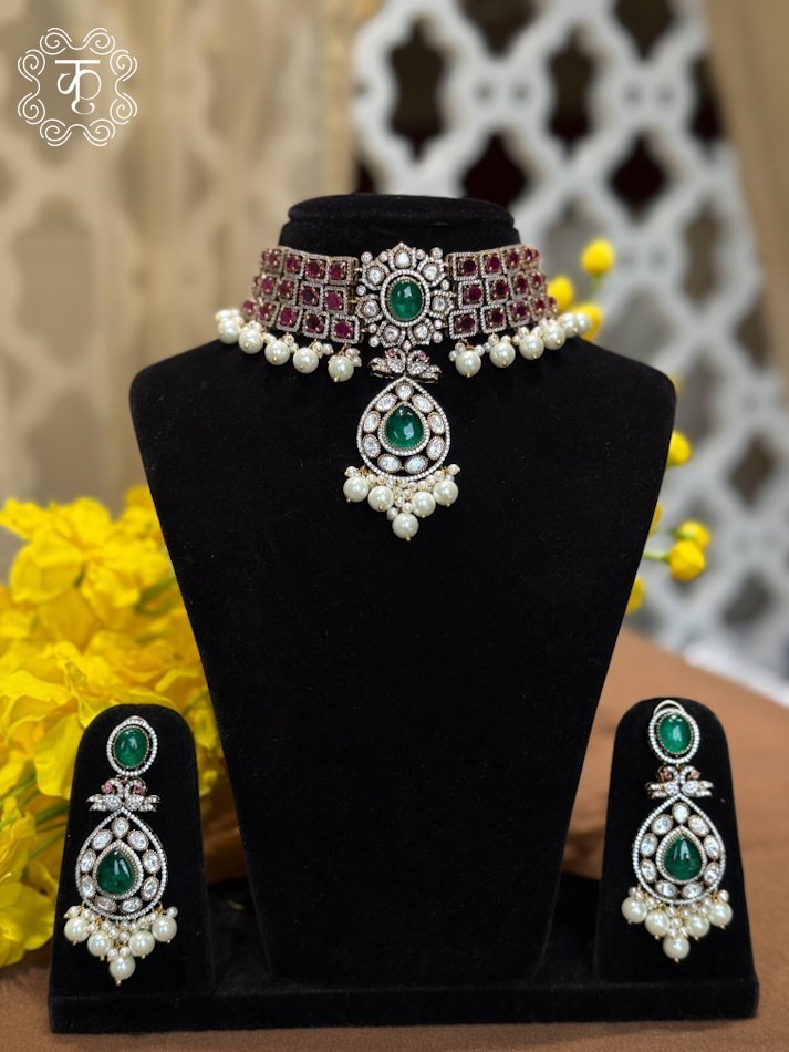 Neckpiece with Earrings – Red Green White Pearls - Image 3