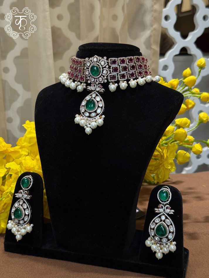 Neckpiece with Earrings – Red Green White Pearls - Image 5