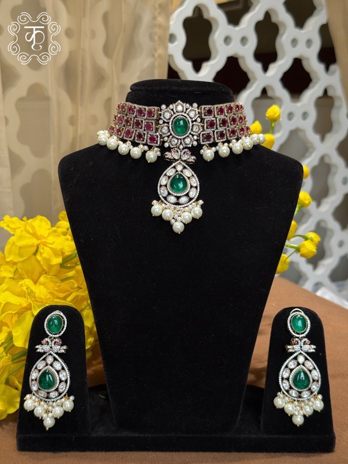 Neckpiece with Earrings – Red Green White Pearls - Image 6