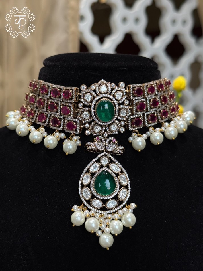 Neckpiece with Earrings – Red Green White Pearls - Image 7
