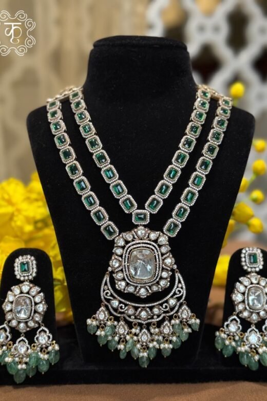 Neckpiece with Earrings – White Stone Mint Green