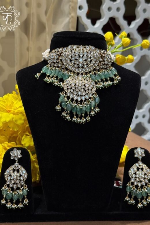 Neckpiece with Earrings – White Stones