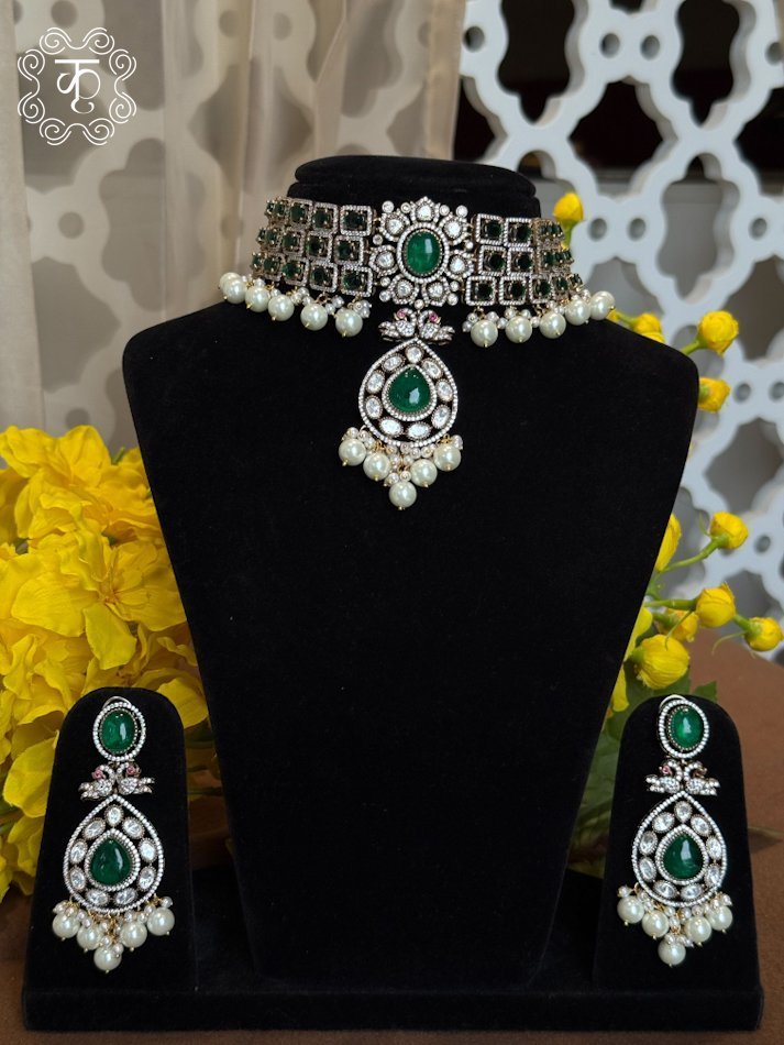 Neckpiece with Earrings - Green White pearl - Image 2
