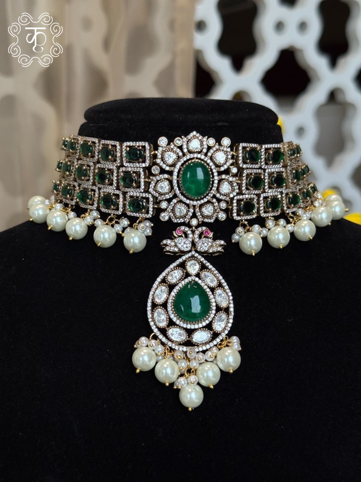 Neckpiece with Earrings - Green White pearl - Image 5