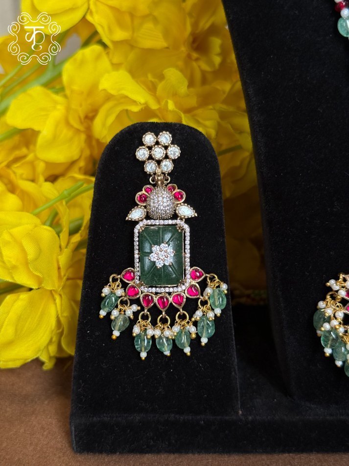 Neckpiece with Earrings - Emerald Green - Image 4