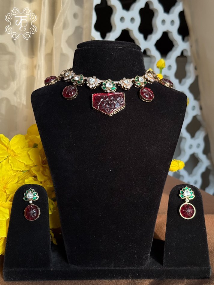 Neckpiece with Earrings – Red Green Gold - Image 2