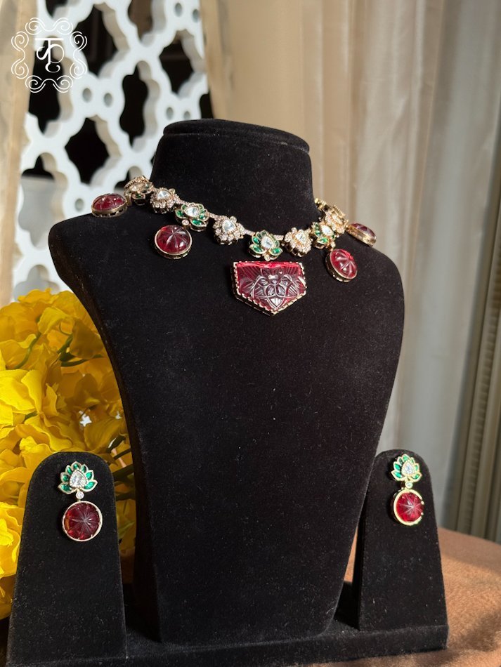 Neckpiece with Earrings – Red Green Gold - Image 4