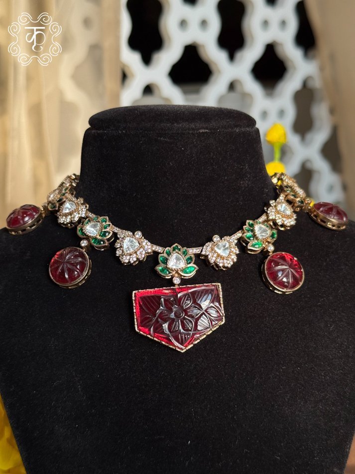 Neckpiece with Earrings – Red Green Gold - Image 6