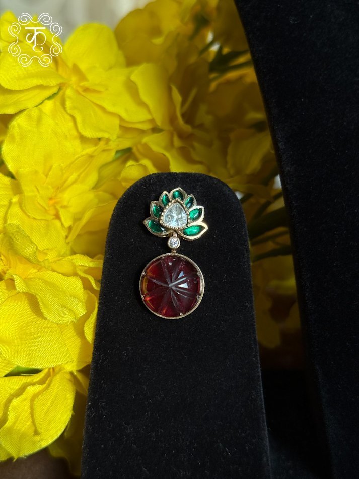 Neckpiece with Earrings – Red Green Gold - Image 7