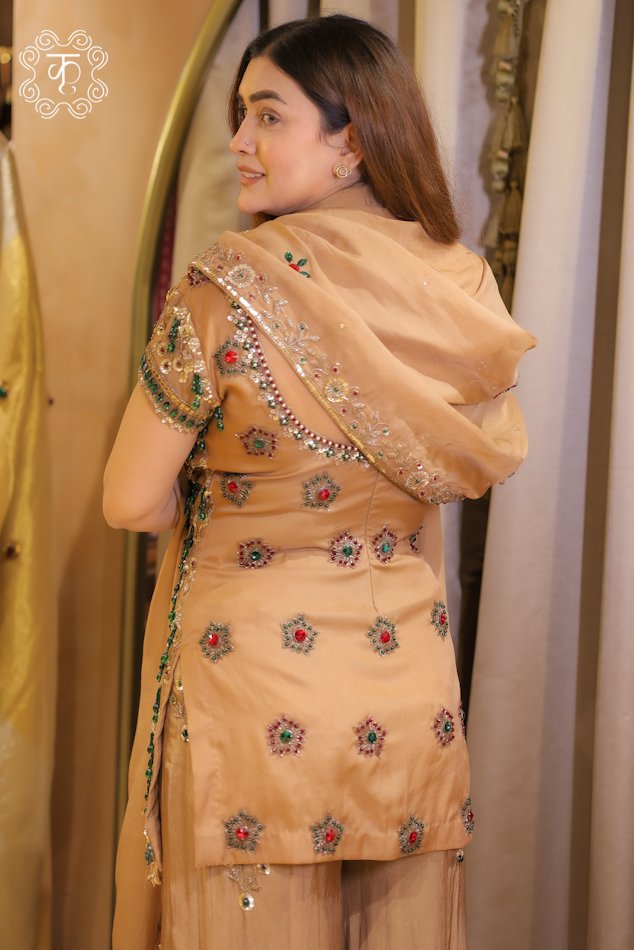 Beige Organza Kurta Set with Emerald & Stone Embellishments - Image 4